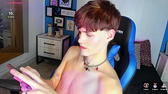 Snapshot of VladHellsing4 chatting on 02/15/25, 06:33 VladHellsing4 online show from 02/15/25, 06:33