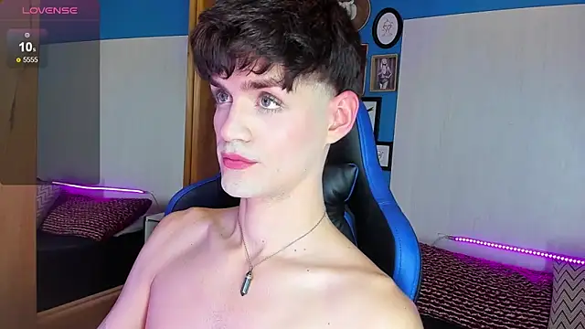 Snapshot of VladHellsing4 chatting on 02/21/25, 02:48 VladHellsing4 online show from 02/21/25, 02:48