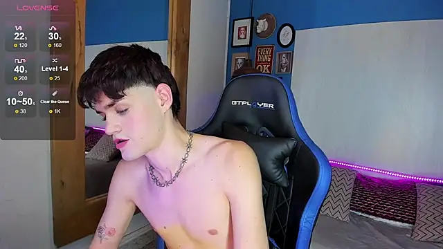 Snapshot of VladHellsing4 chatting on 02/28/25, 03:04 VladHellsing4 online show from 02/28/25, 03:04