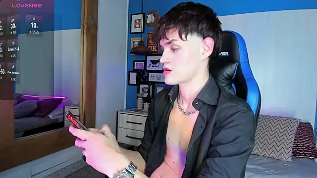 Snapshot of VladHellsing4 chatting on 03/01/25, 04:00 VladHellsing4 online show from 03/01/25, 04:00