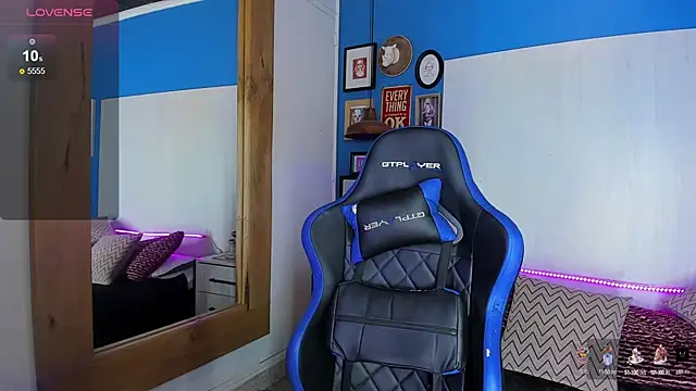 Snapshot of VladHellsing4 chatting on 03/08/25, 01:47 VladHellsing4 online show from 03/08/25, 01:47