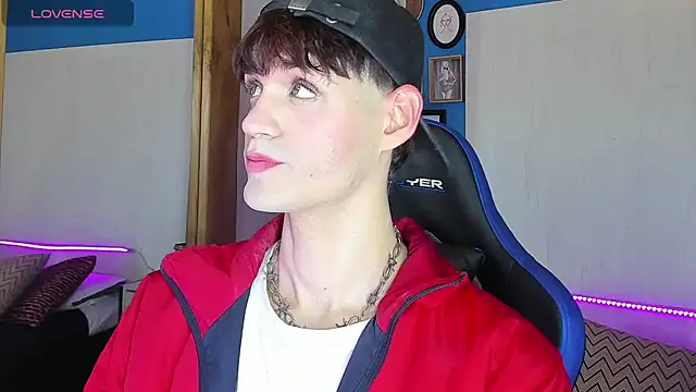 Snapshot of VladHellsing4 chatting on 03/13/25, 01:07 VladHellsing4 online show from 03/13/25, 01:07