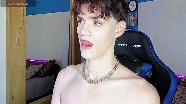 Snapshot of VladHellsing4 chatting on 03/14/25, 02:08 VladHellsing4 online show from 03/14/25, 02:08