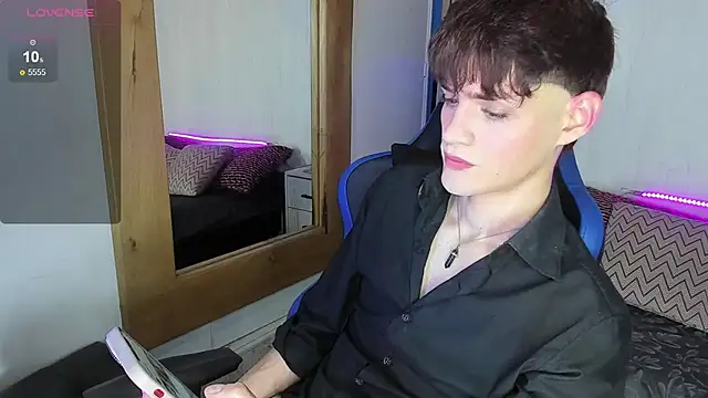 Snapshot of VladHellsing4 chatting on 03/17/25, 02:01 VladHellsing4 online show from 03/17/25, 02:01