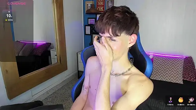 Snapshot of VladHellsing4 chatting on 03/19/25, 05:17 VladHellsing4 online show from 03/19/25, 05:17