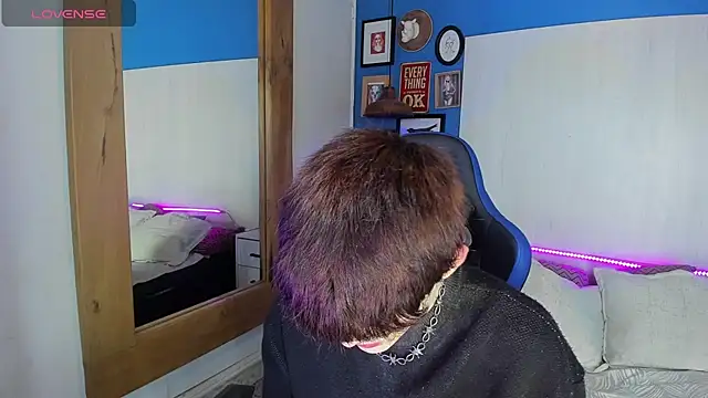 Snapshot of VladHellsing4 chatting on 03/21/25, 01:56 VladHellsing4 online show from 03/21/25, 01:56