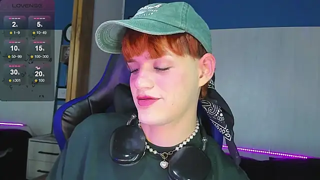 Snapshot of VladHellsing4 chatting on 10/14/25, 03:02 VladHellsing4 online show from 10/14/25, 03:02