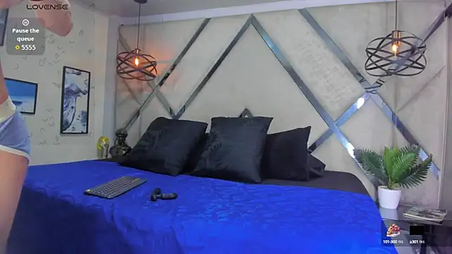 Snapshot of VladHellsing4 chatting on 10/15/25, 02:50 VladHellsing4 online show from 10/15/25, 02:50