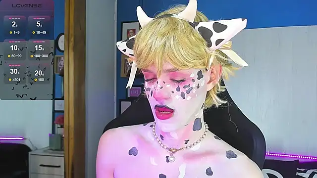 Snapshot of VladHellsing4 chatting on 10/21/25, 02:40 VladHellsing4 online show from 10/21/25, 02:40