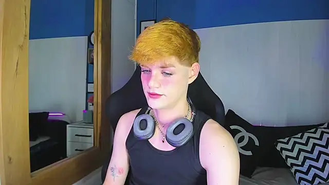 Snapshot of VladHellsing4 chatting on 10/22/25, 02:28 VladHellsing4 online show from 10/22/25, 02:28