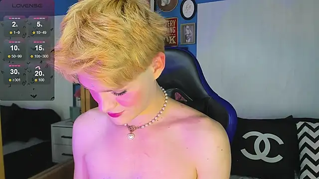 Snapshot of VladHellsing4 chatting on 10/30/25, 02:51 VladHellsing4 online show from 10/30/25, 02:51