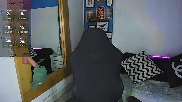 Snapshot of VladHellsing4 chatting on 11/08/25, 02:39 VladHellsing4 online show from 11/08/25, 02:39