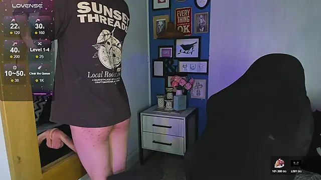 Snapshot of VladHellsing4 chatting on 11/21/25, 02:27 VladHellsing4 online show from 11/21/25, 02:27