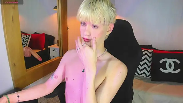 Snapshot of VladHellsing4 chatting on 02/04/26, 02:23 VladHellsing4 online show from 02/04/26, 02:23