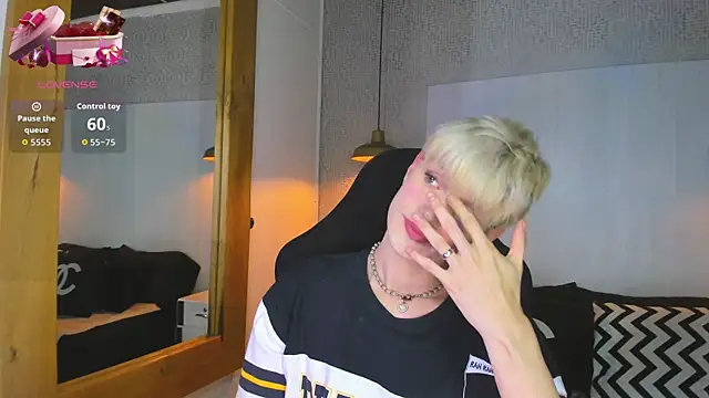 Snapshot of VladHellsing4 chatting on 02/19/26, 01:51 VladHellsing4 online show from 02/19/26, 01:51