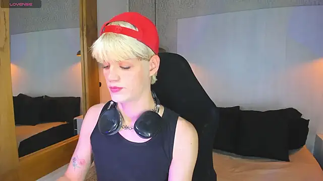 Snapshot of VladHellsing4 chatting on 03/10/26, 02:22 VladHellsing4 online show from 03/10/26, 02:22