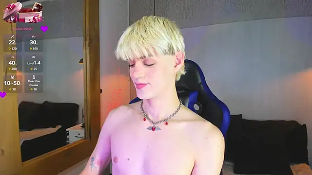 Snapshot of VladHellsing4 chatting on 04/18/26, 02:10 VladHellsing4 online show from 04/18/26, 02:10