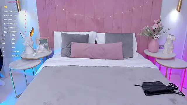 Snapshot of MilaVoxx chatting on 03/13/25, 05:43 MilaVoxx online show from 03/13/25, 05:43