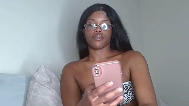 Snapshot of CaramelGoddessxoxo chatting on 03/28/26, 08:03 CaramelGoddessxoxo online show from 03/28/26, 08:03