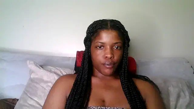 Snapshot of CaramelGoddessxoxo chatting on 04/19/26, 03:39 CaramelGoddessxoxo online show from 04/19/26, 03:39