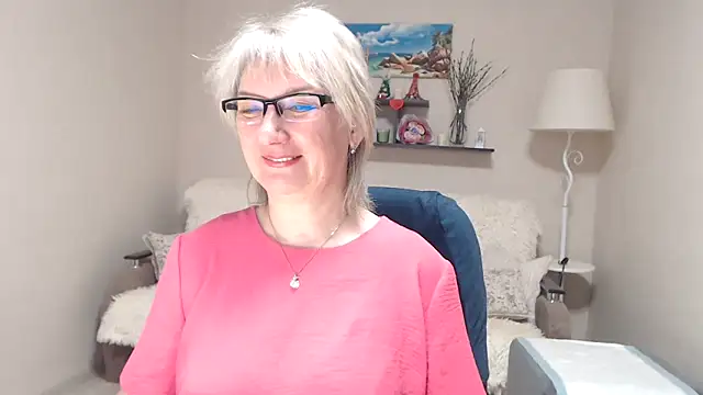 Snapshot of FleurMays chatting on 04/20/26, 04:37 FleurMays online show from 04/20/26, 04:37