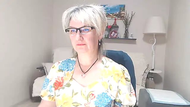Snapshot of FleurMays chatting on 06/19/26, 02:27 FleurMays online show from 06/19/26, 02:27