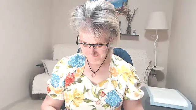 Snapshot of FleurMays chatting on 06/21/26, 04:26 FleurMays online show from 06/21/26, 04:26