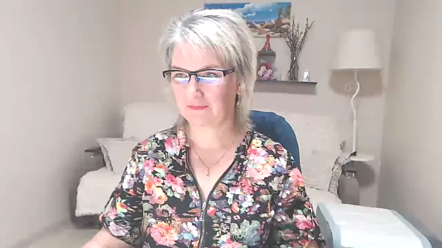 Snapshot of FleurMays chatting on 06/23/26, 03:04 FleurMays online show from 06/23/26, 03:04