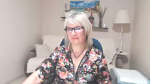 Snapshot of FleurMays chatting on 06/25/26, 04:34 FleurMays online show from 06/25/26, 04:34