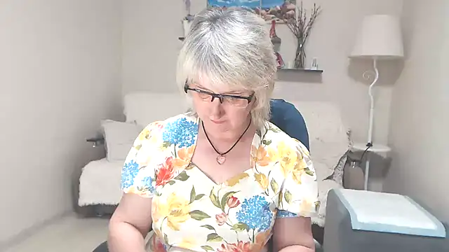Snapshot of FleurMays chatting on 06/27/26, 12:22 FleurMays online show from 06/27/26, 12:22