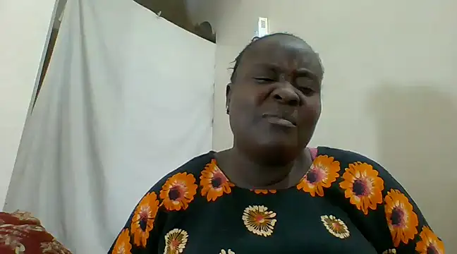 Snapshot of Hotwife8 chatting on 01/07/25, 07:20 Hotwife8 online show from 01/07/25, 07:20