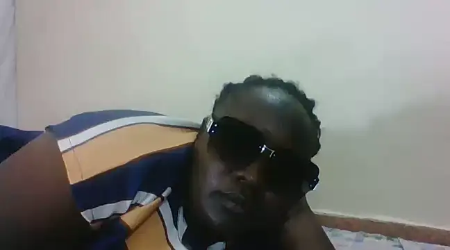 Snapshot of Hotwife8 chatting on 02/10/25, 04:14 Hotwife8 online show from 02/10/25, 04:14