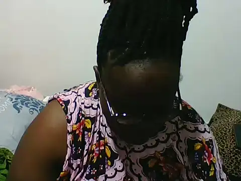 Snapshot of Hotwife8 chatting on 04/29/26, 04:05 Hotwife8 online show from 04/29/26, 04:05