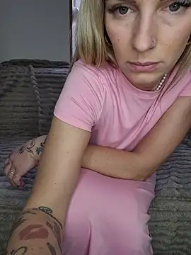 Snapshot of Lydie_off chatting on 03/05/26, 08:32 Lydie off online show from 03/05/26, 08:32