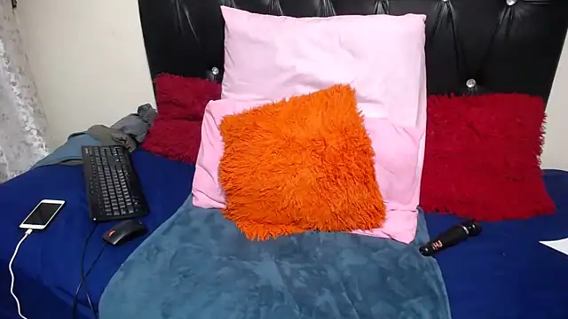 Snapshot of SexyAngeliqua chatting on 02/17/25, 05:21 SexyAngeliqua online show from 02/17/25, 05:21