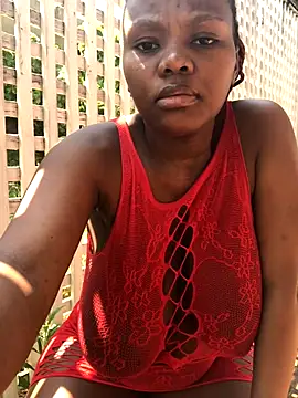 Snapshot of SexyAngeliqua chatting on 10/14/25, 07:42 SexyAngeliqua online show from 10/14/25, 07:42