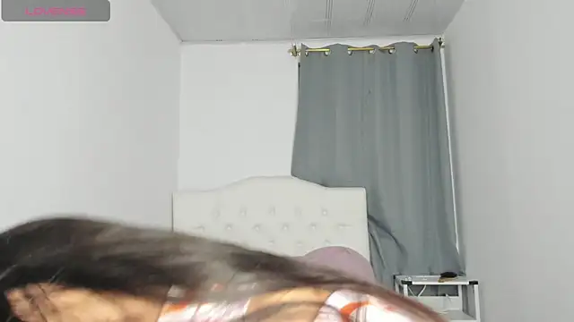 Snapshot of Loren_parissi chatting on 12/17/24, 03:17 Loren parissi online show from 12/17/24, 03:17