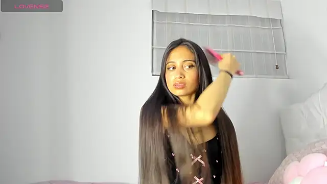 Snapshot of Loren_parissi chatting on 11/12/25, 04:13 Loren parissi online show from 11/12/25, 04:13