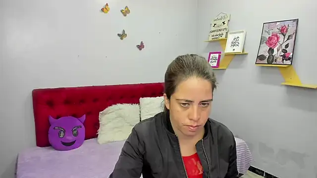 kathina giraldo online show from 11/13/25, 12:37