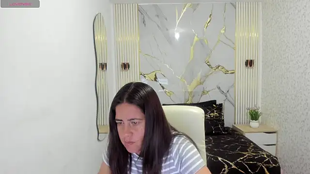 Snapshot of kathina_giraldo chatting on 03/26/26, 12:55 kathina giraldo online show from 03/26/26, 12:55