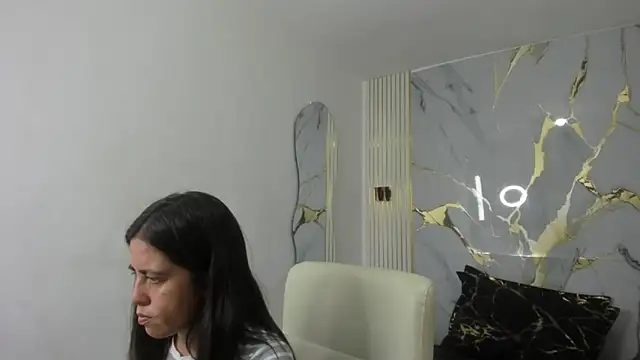 Snapshot of kathina_giraldo chatting on 04/07/26, 12:49 kathina giraldo online show from 04/07/26, 12:49
