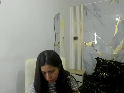 Snapshot of kathina_giraldo chatting on 04/10/26, 12:43 kathina giraldo online show from 04/10/26, 12:43