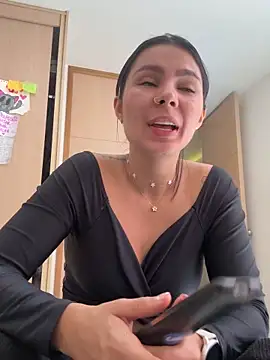 Snapshot of SofiaG_ chatting on 12/01/24, 04:40 SofiaG  online show from 12/01/24, 04:40