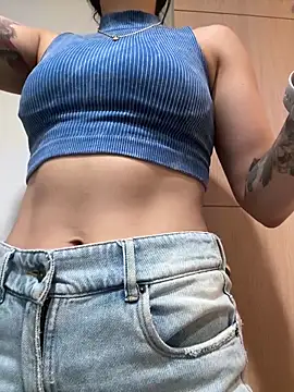 Snapshot of SofiaG_ chatting on 12/15/24, 05:20 SofiaG  online show from 12/15/24, 05:20