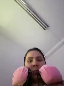 Snapshot of SofiaG_ chatting on 12/21/24, 01:58 SofiaG  online show from 12/21/24, 01:58