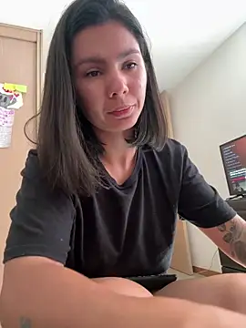 Snapshot of SofiaG_ chatting on 12/23/24, 05:32 SofiaG  online show from 12/23/24, 05:32