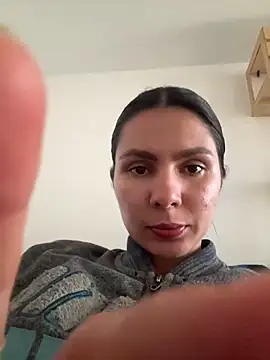 Snapshot of SofiaG_ chatting on 12/27/24, 04:32 SofiaG  online show from 12/27/24, 04:32