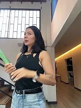 Snapshot of SofiaG_ chatting on 01/12/25, 12:44 SofiaG  online show from 01/12/25, 12:44