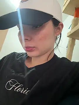 Snapshot of SofiaG_ chatting on 02/04/25, 02:10 SofiaG  online show from 02/04/25, 02:10