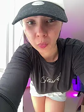 Snapshot of SofiaG_ chatting on 02/04/25, 05:12 SofiaG  online show from 02/04/25, 05:12